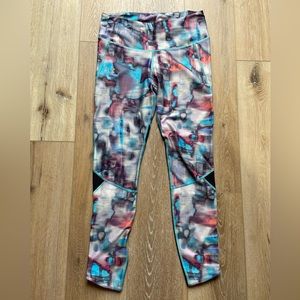 Under Armour Women’s Compression Heatgear Pants, size large.